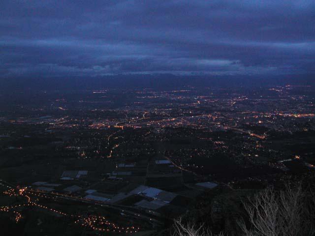 Blick vom Mont Sal&egrave;ve auf Genf bei Nacht.Mirko Thie&szlig;en
