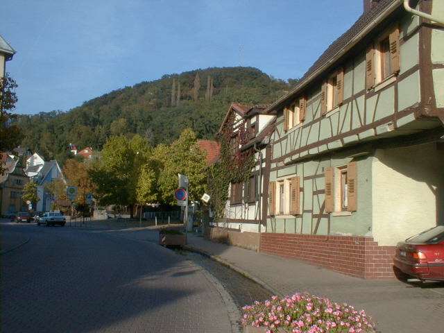 Hier in der Bachgasse in Bensheim-Auerbach geht es los zum Felsberg.Region OdenwaldArmin K&uuml;belbeck
