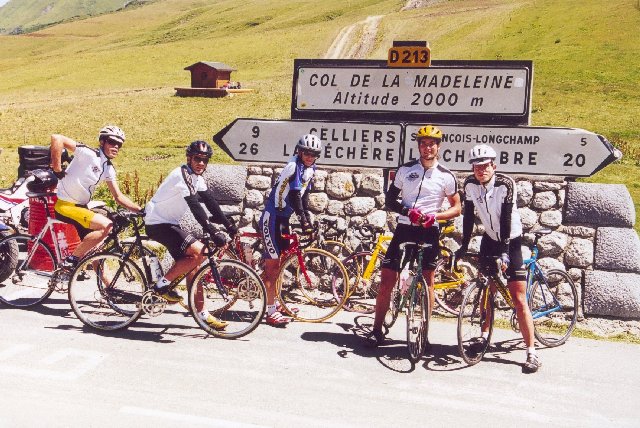 Wir (Tobi, Andy, Tim, Jan, Till) am Col de la MadeleineSommertour 2000