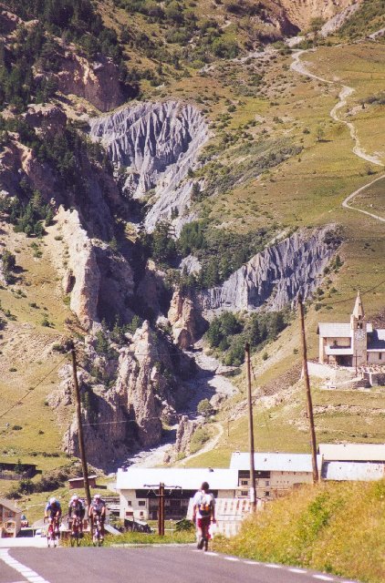 Die bizarren Klippen bei Cervière, 12 km nach Briançon auf der Nordanfahrt zum IzoardSommertour 2000