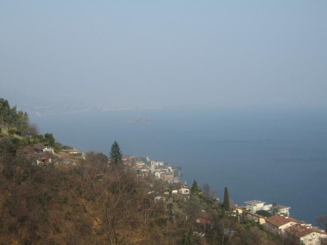 Brissago aus dem Anstieg zum Monte Brissago gesehen.