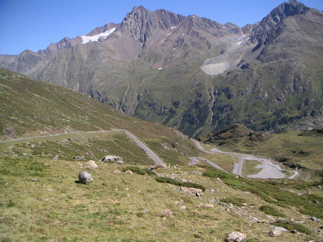 Steile Kehren im obersten Teil der __[Kaunertaler Gletscherstraße|99].