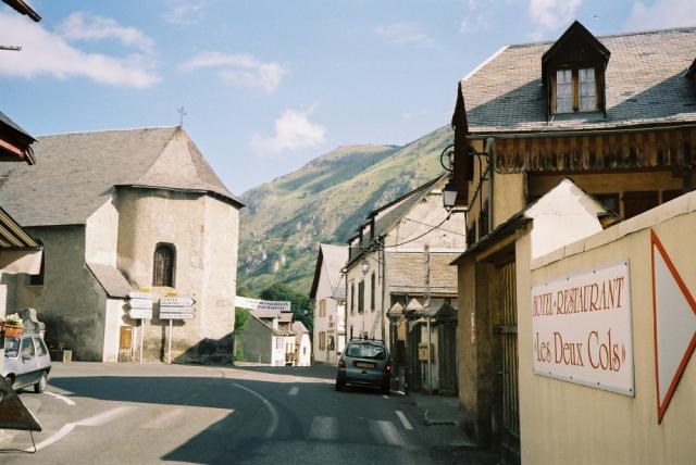 Die Kreuzung von Ste-Marie-de-Campan zwischen Col d'Aspin und Tourmalet