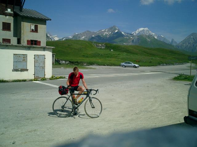 Schon den halben Tag begleitet mich das Mont Blanc Massiv - jetzt gehts runter nach Bourg St. Maurice und weiter zum Col de l'IseranSenza Fine 2003Manfred Schneider