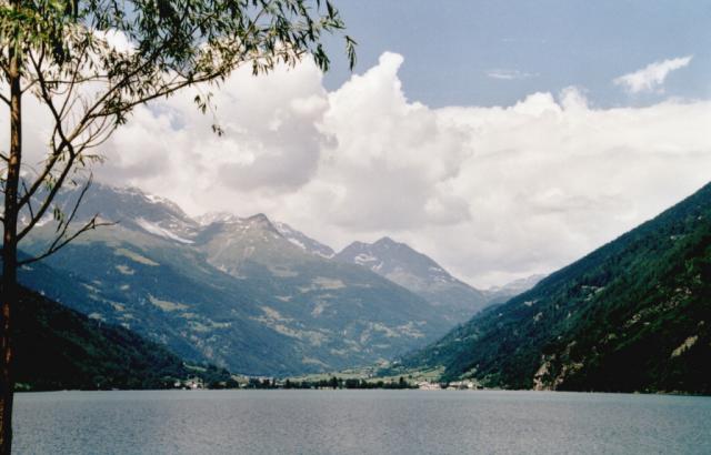 Der Lago di Poschiavo auf der S&uuml;dseite des Berninapasses.Tag 3 Sommertour 2001