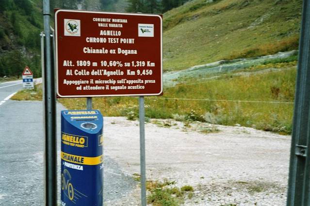 Ostrampe des __[Col d'Agnel|2].
Ab hier wirds steil - die letzten 935m Höhe sind auf nur 9,45km Strecke zu überwinden. Auf unserer 2004er Tour sind wir diese Strecke leider nur als Abfahrt gefahren.