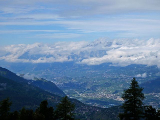 15 prächtiger Blick von Pramarin weit hin ins Rhonetal, Les Diablerets(3210m) in Wolken, 17.8.10