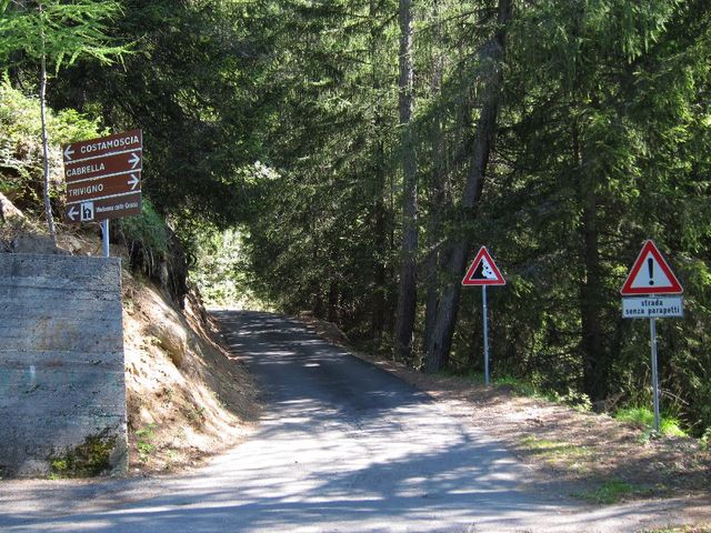Monte Padrio Nordanstieg, hier rechts Richtung Trivigno weiter.