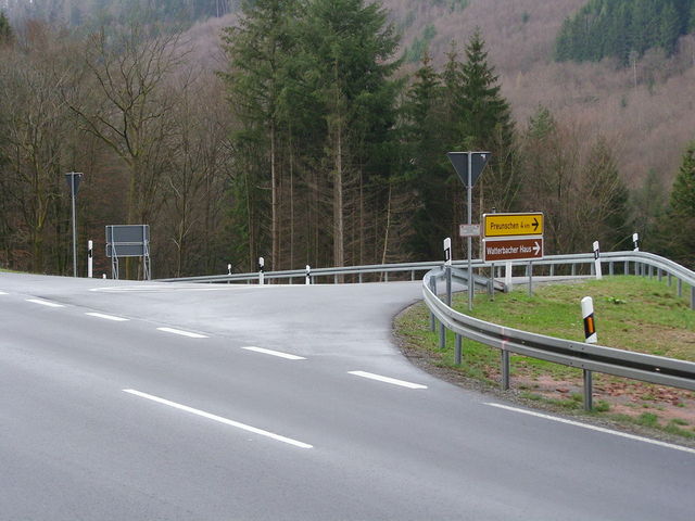 Startpunkt der Nordostauffahrt am Abzweig nach Preunschen.