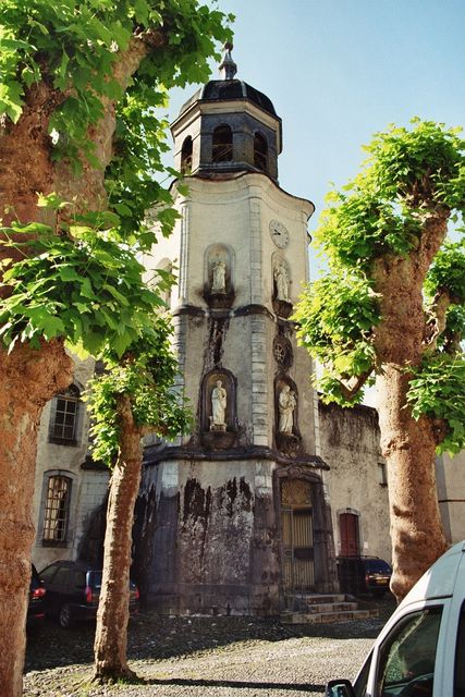 Kirchturm des Prämonstratenserklosters Sarrance
