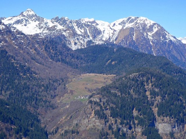 Route zur Alpe Piota über Gribbio(unten) und Garlengo(oben), 9.4.11.