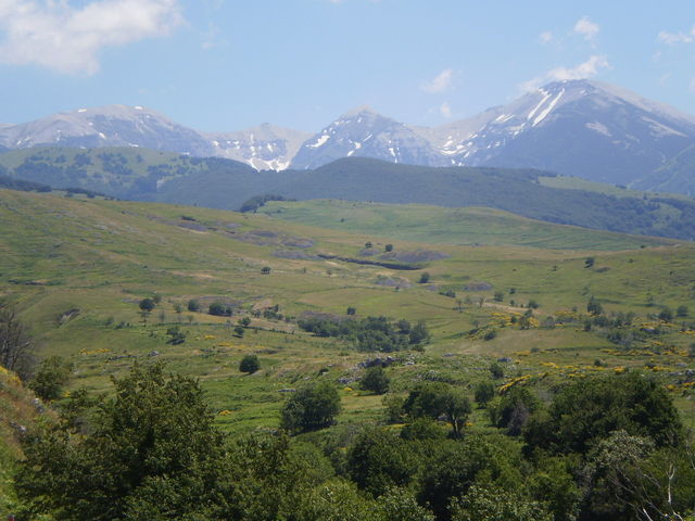 Nordwestanfahrt: Die Montagna della Majella rücken näher.
