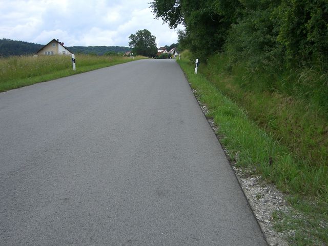 Südauffahrt von Rüssenbach - erste Steigung vor Niedermirsberg.