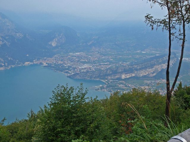 Prati di Nago-3, Blick auf Riva.
