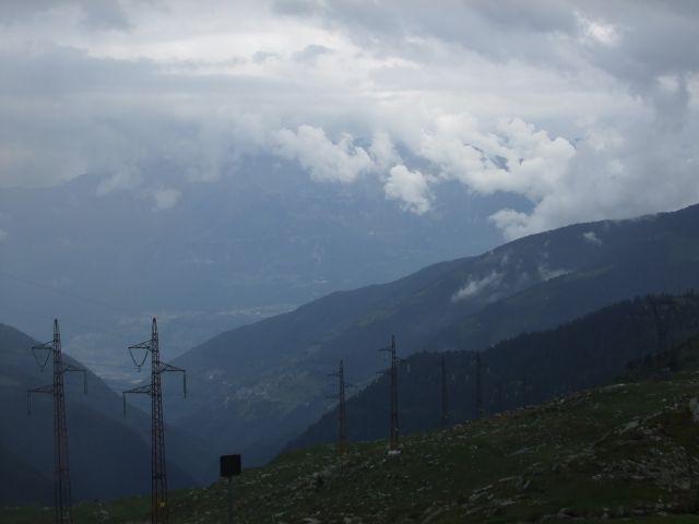 Südanfahrt: Blick nach Norden ins Valtellina....da ist das Wetter besser.