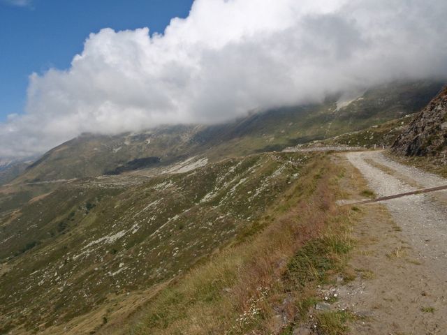 Rosso di Fuori(2128m), Schotterstraße endet 5km weiter im nowhere.