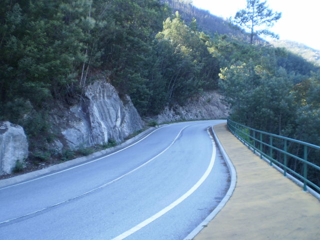 Ostanfahrt: Auf der Umgehungsstraße oberhalb von Vila do Gerês.