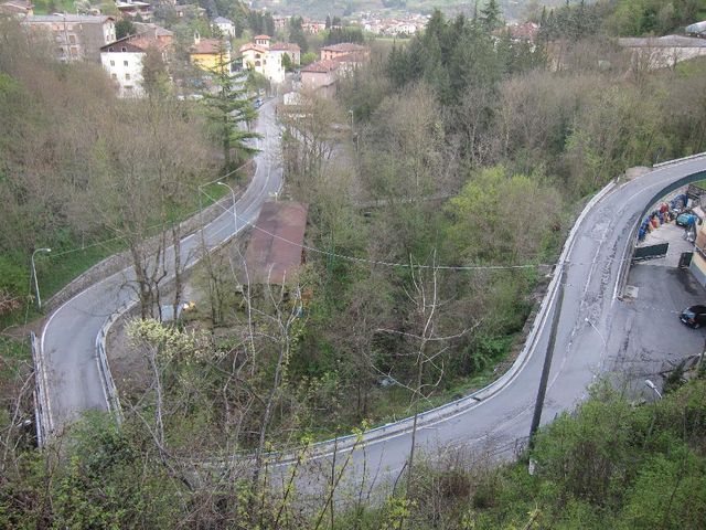 Passo del Colle Gallo, die erste Kehre im Ostanstieg in Gaverina Terme