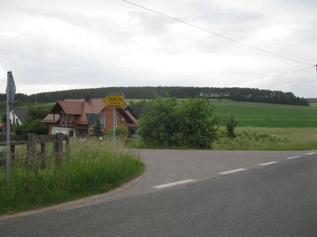 Abzweig in Gösselsdorf