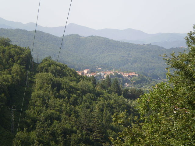 Südanfahrt: Blick auf Fivizzano.