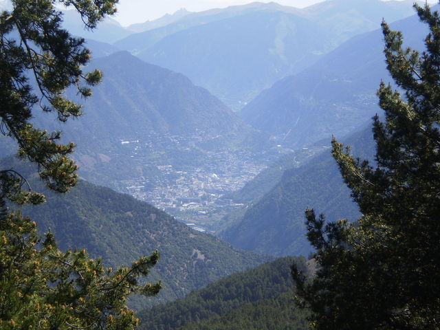 Nordanfahrt: Blick auf Andorra La Vella.