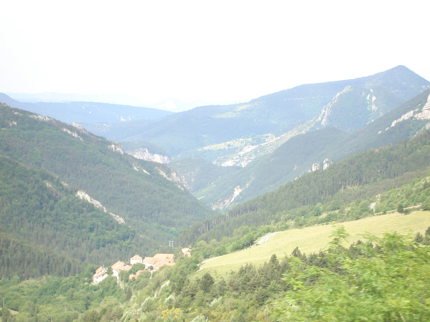 Blick zurück ins Tal von der Passhöhe