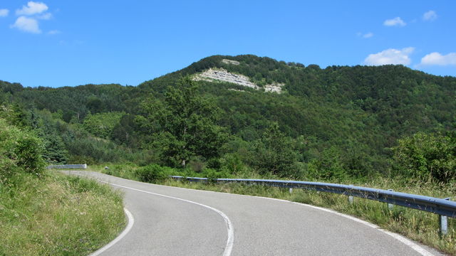 Südwestanfahrt: Die Höhen der Alpe di San Benedetto.