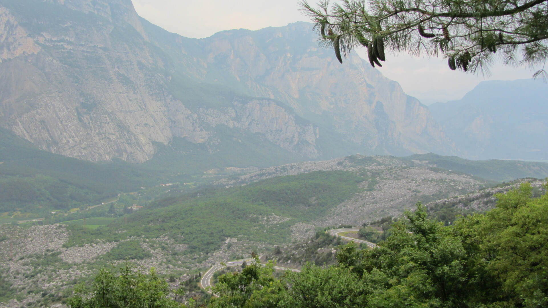 Nochmal ein Blick ins Tal der Sarca mit dem Monte Casale dahinter.