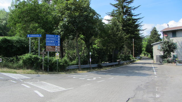 Südanfahrt: In Rimbocchi rechts abbiegen.