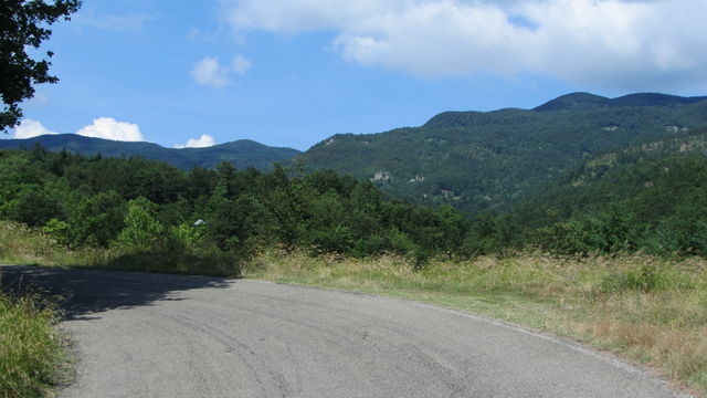 Südanfahrt: Blick auf den Apenninhauptkamm (Alpe della Serra).