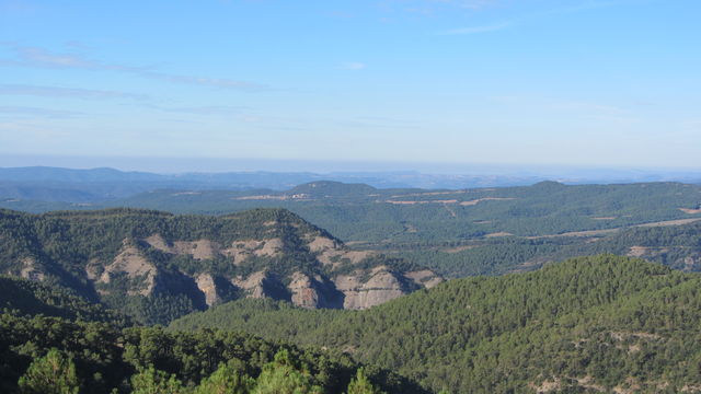 Südanfahrt: Toller Blick vom Kamm der Serra d'Orrit nach Südwesten ins Solsonès.