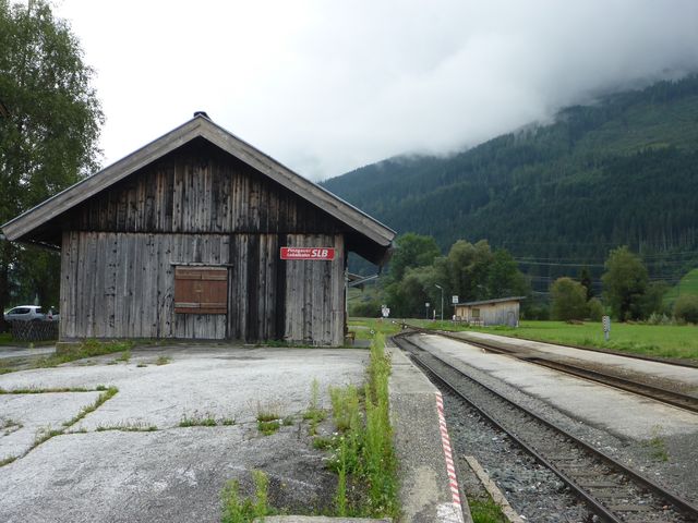Pinzgauer Bahnhof - urchig