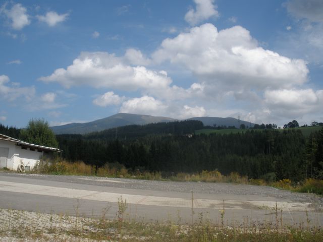 Ausblick von der Passhöhe nach Osten.