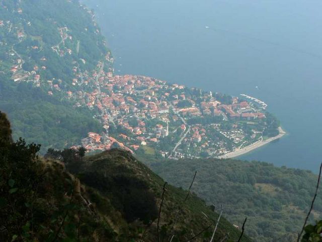 Gipfelblick auf den Lago Maggiore.