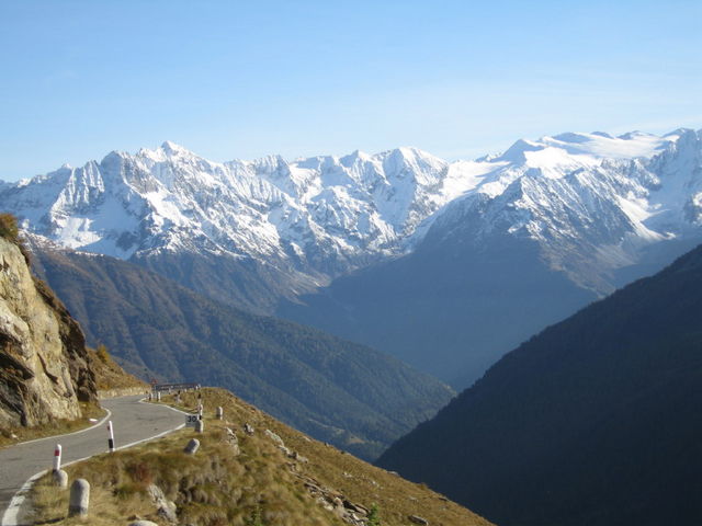 Gavia, Blick nach Süden, im Hintergrund Adamello-Gebirge