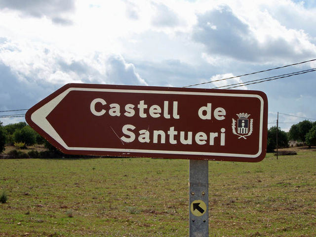Hinweisschild Castell de Santueri.