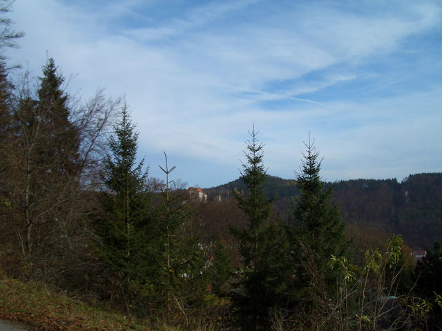 Blick zur __x[Burg Straßberg|http://www.panoramio.com/photo/2447106]