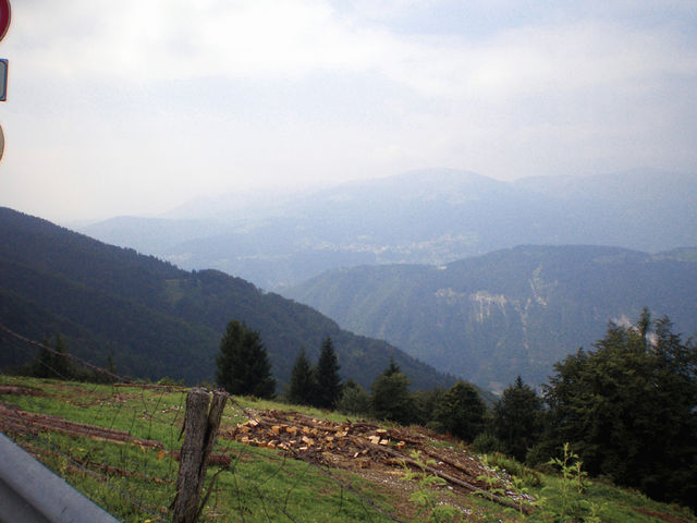 CAUPO
Unterhalb des Monte Cismon, Ausblick auf das Brenta- und Cismontal sowie Enego.
