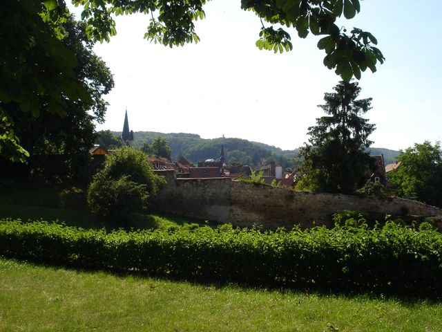 Blick über Blankenburg aus dem Schlosspark.