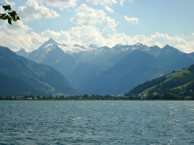 Am Zeller See mit den Hohen Tauern im Hintergrund