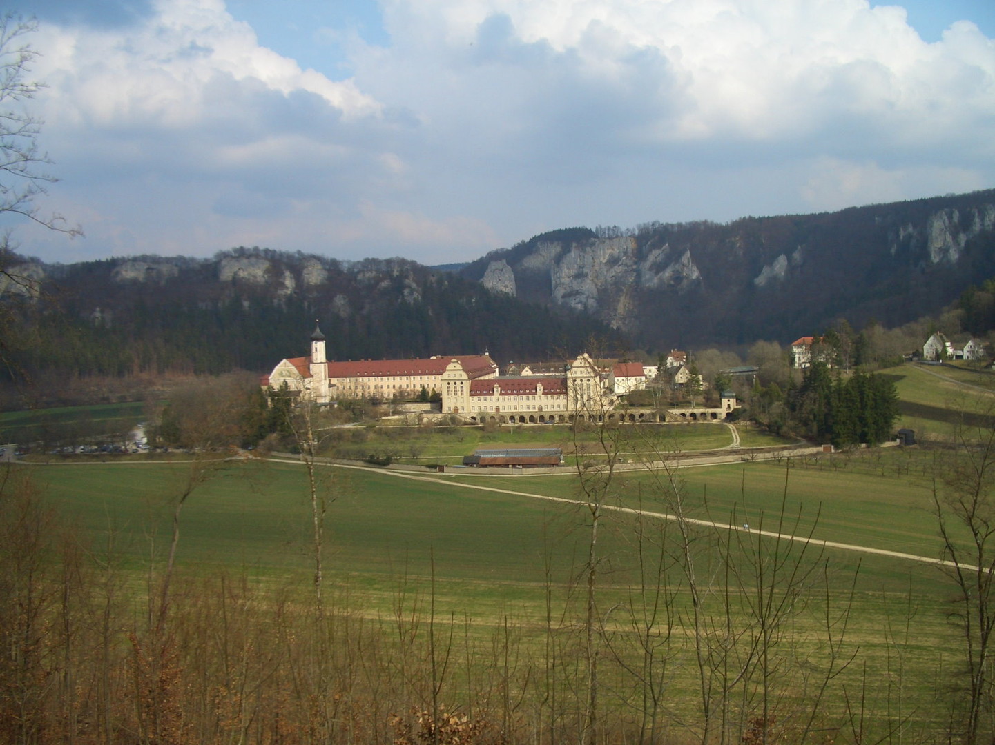 Kloster Beuron von der anderen Talseite
