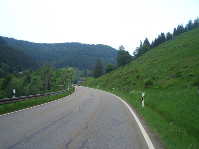 breite Straße hinter Todnau
