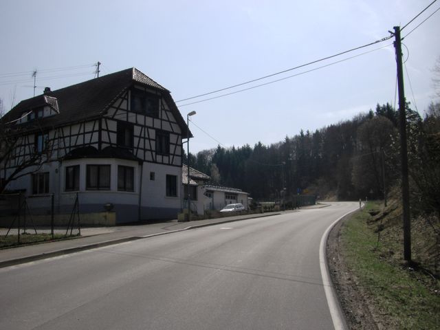 Am Ortsende von Kaiseringen beginnt die Auffahrt nach Frohnstetten.