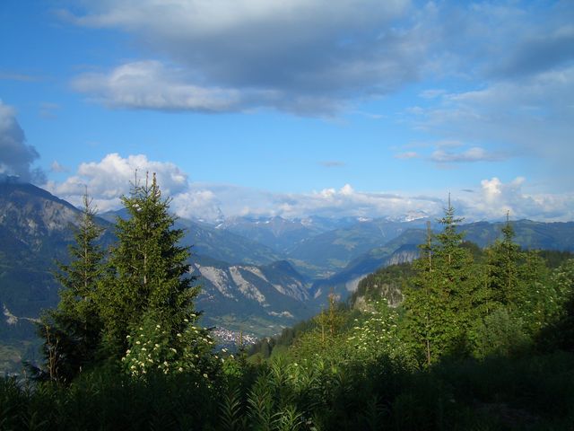 Die hohen Berge über dem Flüelapass ganz hinten über dem Prättigau