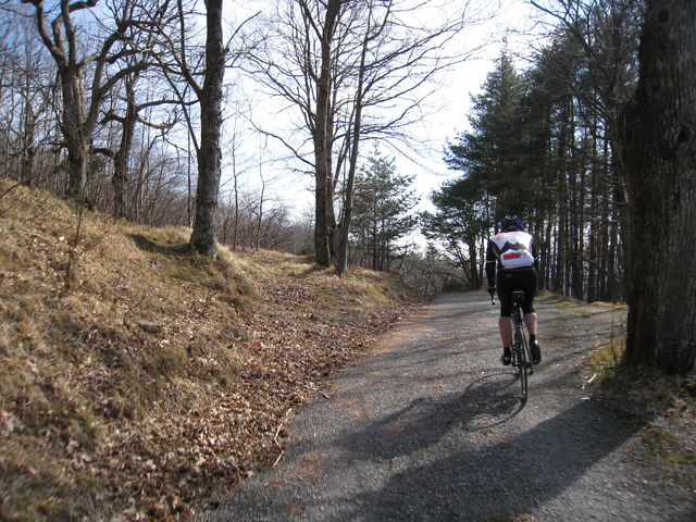 Auf dem Weg Richtung Passo della Camilla.
(März 2009)