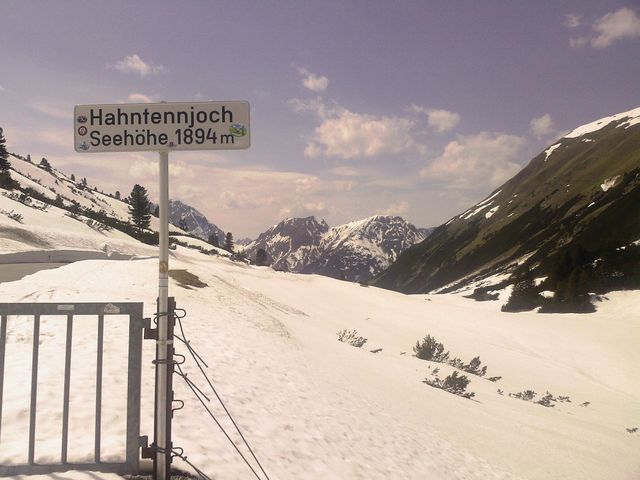 Hahntennjoch Passhöhe Richtung Lechtal Anfang Mai 2009 - winterliche Ruhe