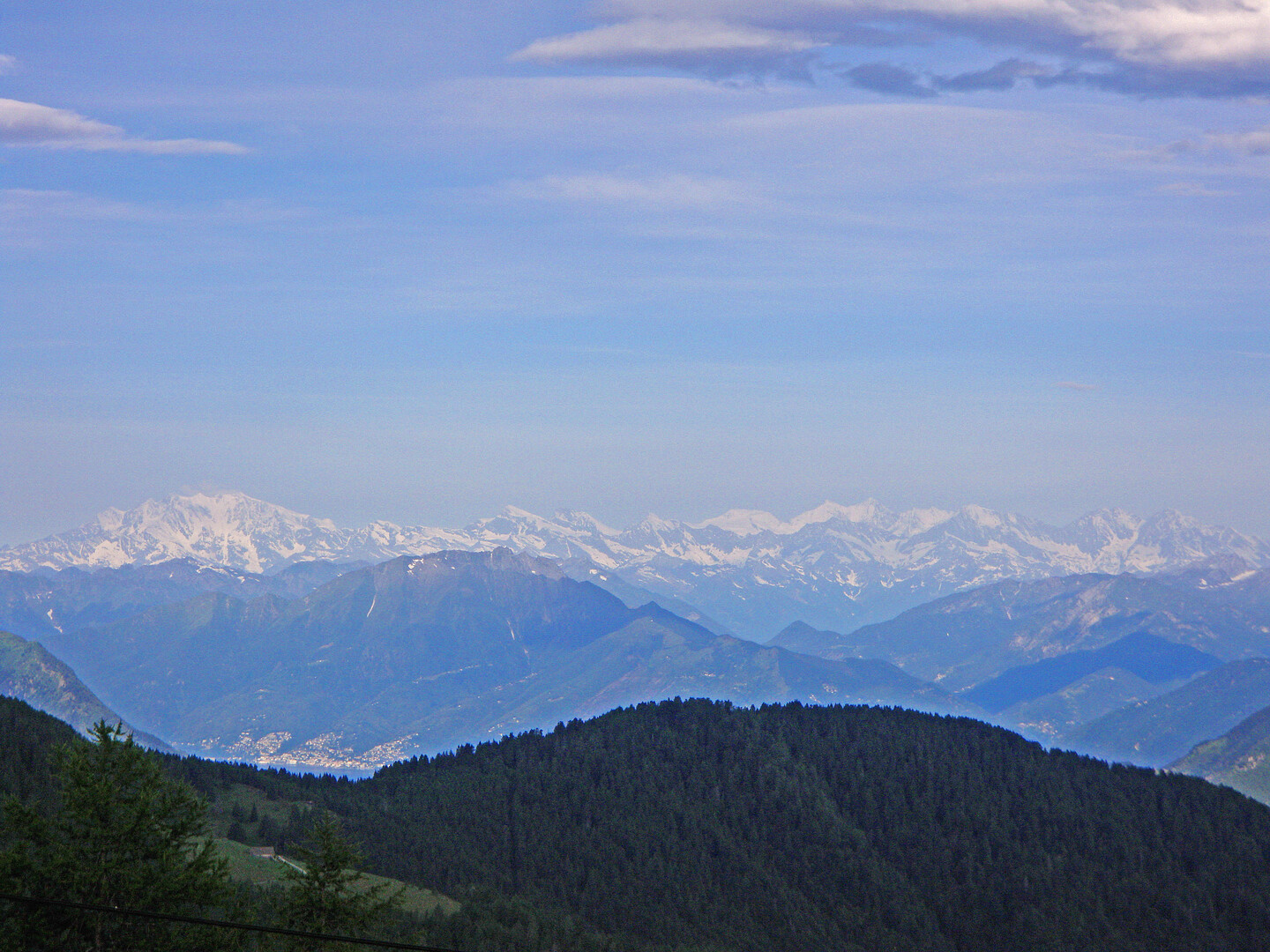 Monte Rosa, davor Gridone, Lago Maggiore und Brissago,
Alpe del Gesero doppio, 24.06.09