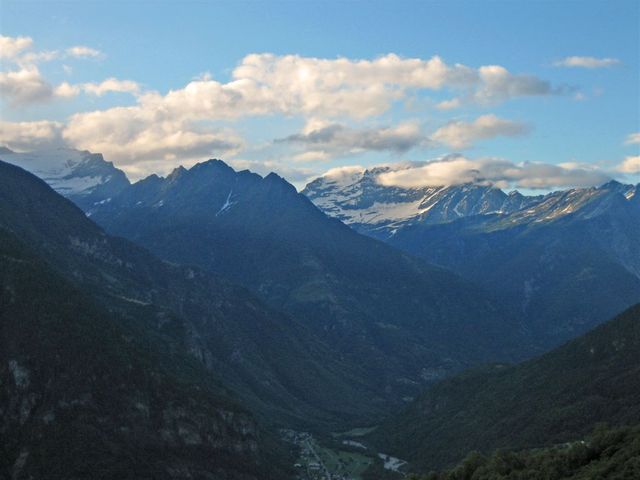 05 die Berge vom Val Mavaglia (links) und Val Pontirone (rechts).