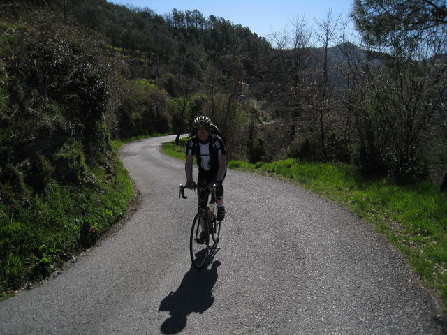 Ulli beim [[Saisonauftakt in Ligurien|touren|saisonauftakt-in-ligurien]] 2009. Auffahrt über Belpiano.