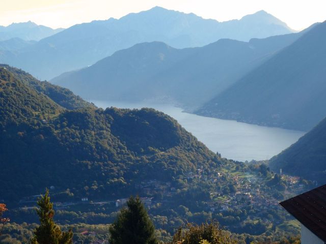 19 im Morgendunst Ausblick auf den Lago di Como.